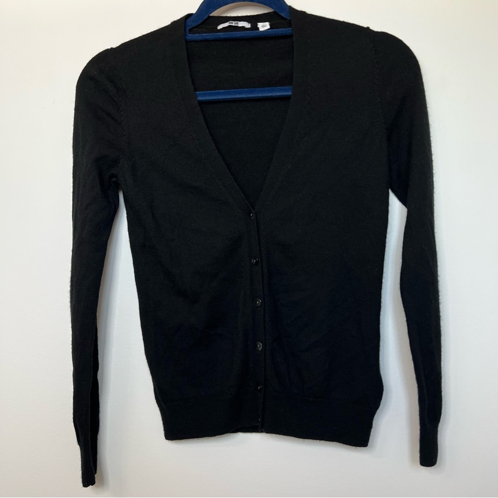 Uniqlo Wool Black V-neck Cardigan